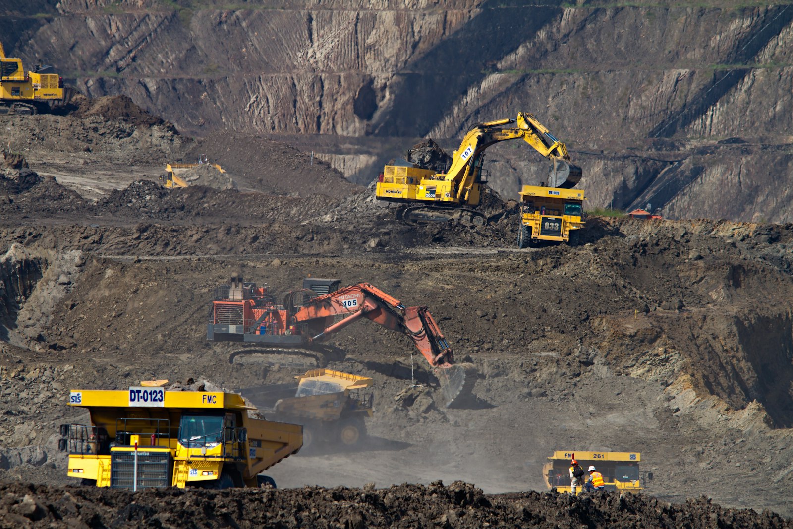 Excavadora en una mina a cielo abierto